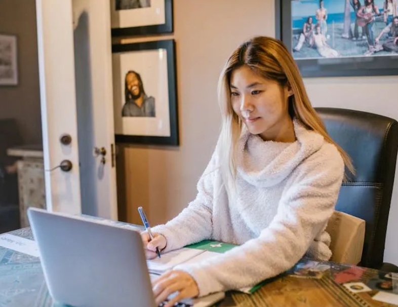 中產(chǎn)家庭美國(guó)留學(xué)