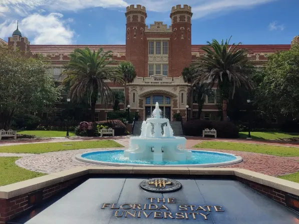 美國州立大學(xué)