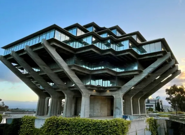 加州大學(xué)圣地亞哥分校